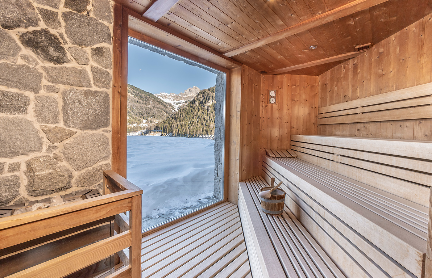 Wellness center with garden view